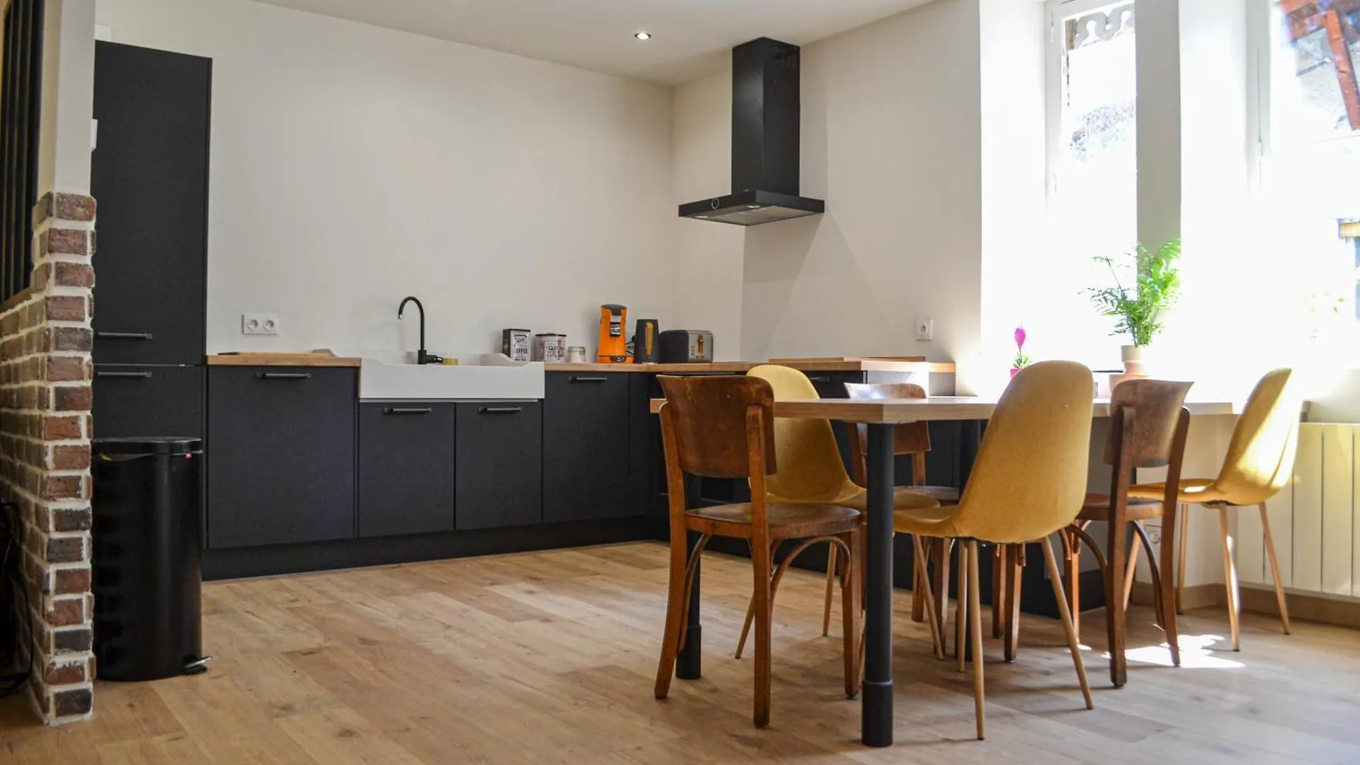 Residence Caladoise - Rue Centrale Villefranche-sur-Saone France