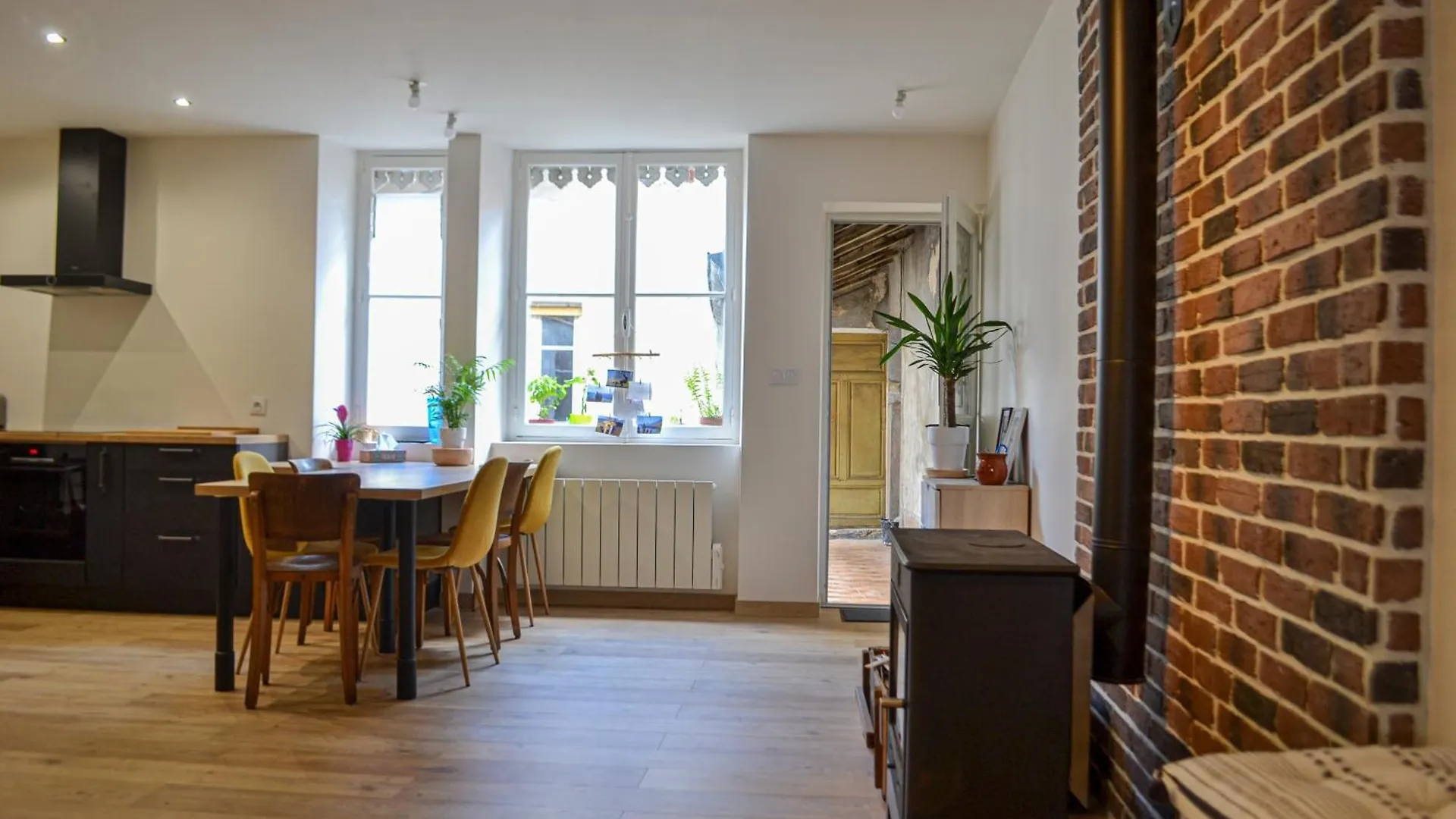 Residence Caladoise - Rue Centrale Villefranche-sur-Saone France